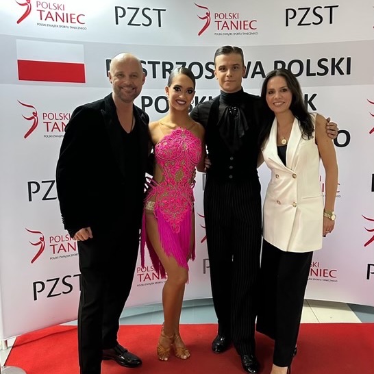 Trenerzy i tancerze na czerwonym dywanie Mistrzostw Polski